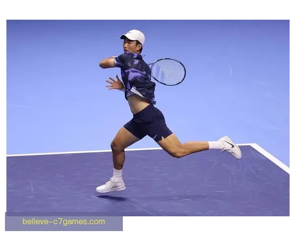 网球赛季最新战报：顶尖选手激烈对决引发球迷热议