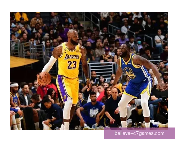 詹姆斯关键时刻发力湖人险胜勇士锁定季后赛席位